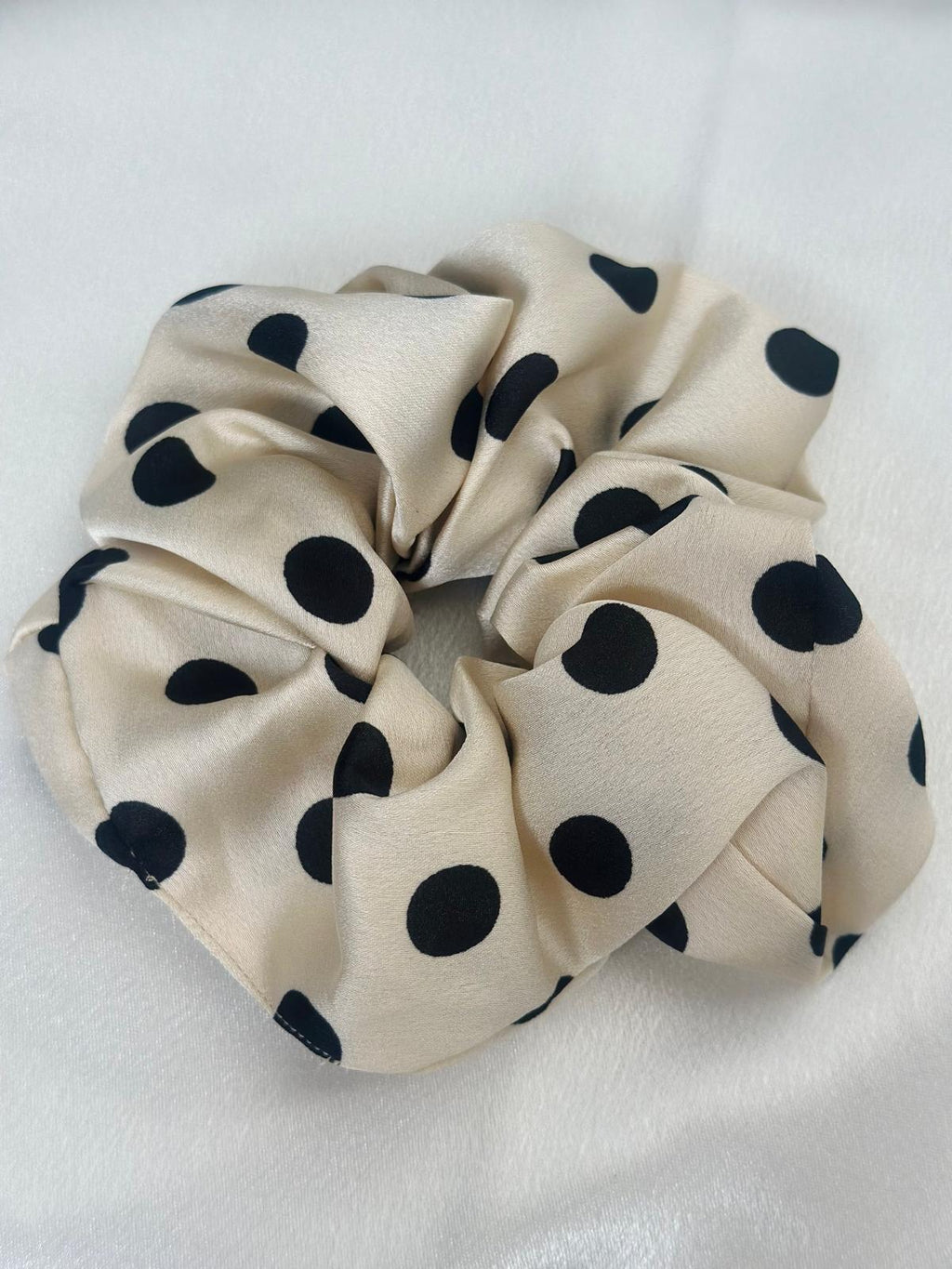 Polka Dots Elegent Scrunchie
